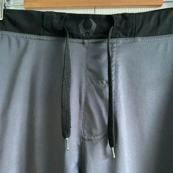 Men's Hylete gray & black athletic Bermuda shorts - Picture 3 of 4